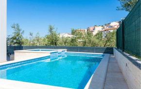 Awesome Apartment In Podstrana With Wifi